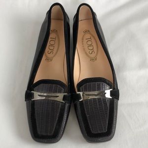 Tod’s Black Leather Flats